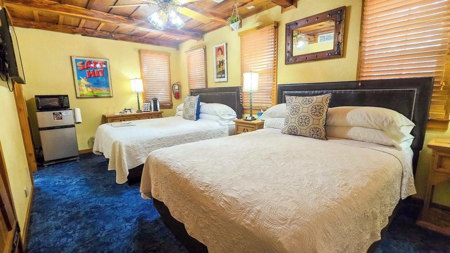 Room 3, Gruene Cottages - 48 Guests, Comal