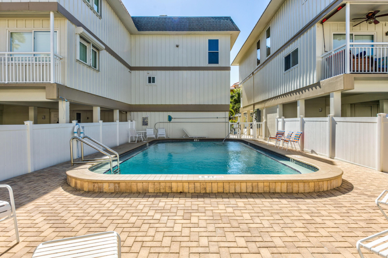 Sport & Beauty 4, Gulfside Villas 6, Pinellas