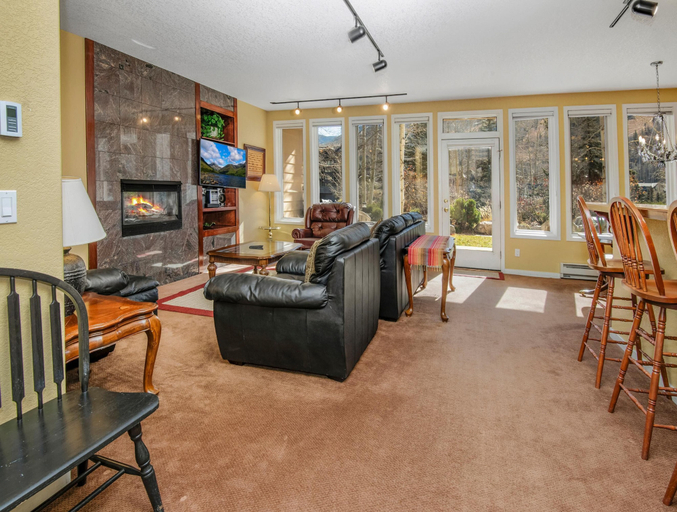 Living area 5, Sun Vail 12e, 2BD Condo With Vail Mountain Views, Eagle