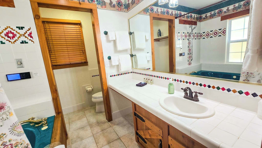 Bathroom 5, Paradise Gruene Cottages, Comal