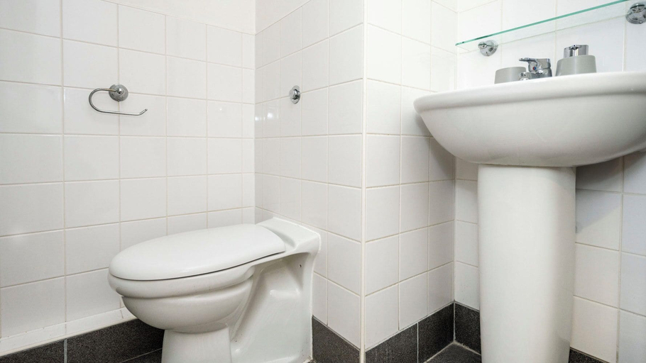 Bathroom 4, Student Only Apollo Works, Coventry