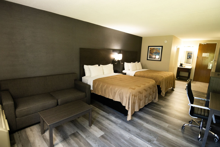 Bedroom 3, Danbury Inn & Suites, Fairfield
