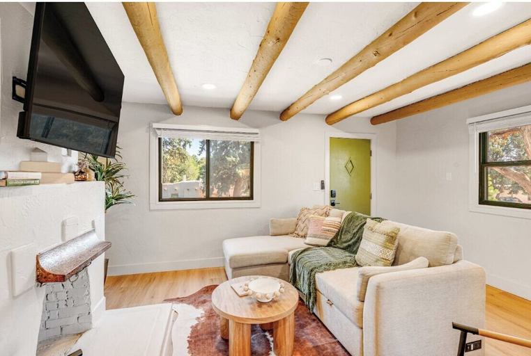 Living area, El Colorado Casita 18, El Paso