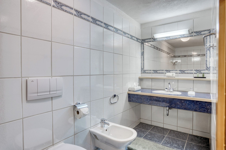 Bathroom 4, Hotel Schöpf, Imst