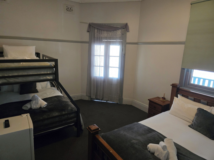 Bedroom 2, Paxton Hotel, Cessnock