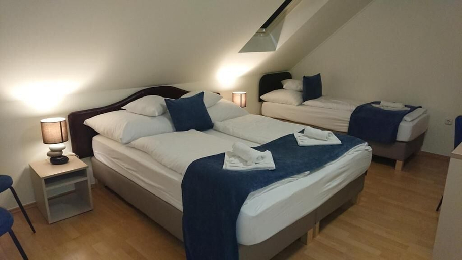 Bedroom 2, Hotel Napsugár, Fonyód