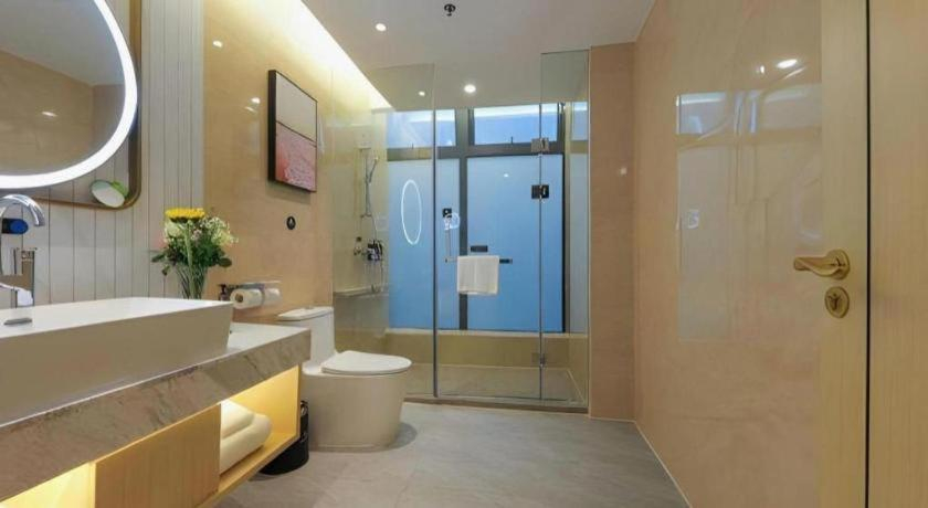 Bathroom 3, Vienna International Liangjiang Xingfu Square, Chongqing