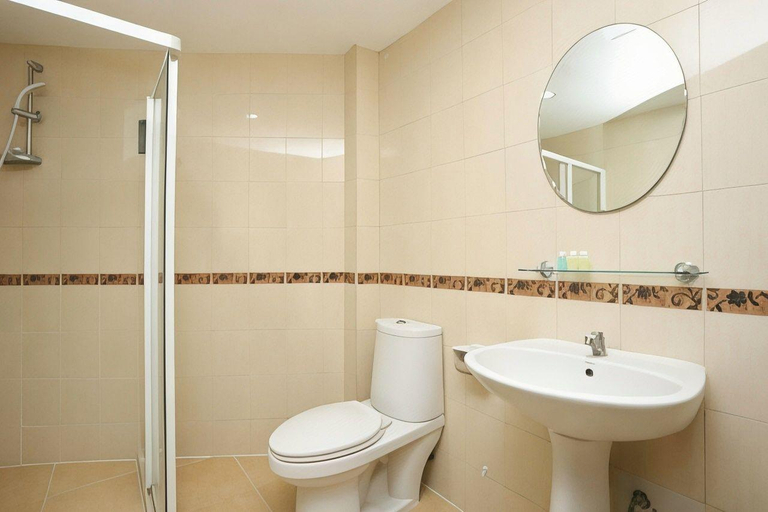 Bathroom 5, LUCKY PALACE HOTEL, Wattana