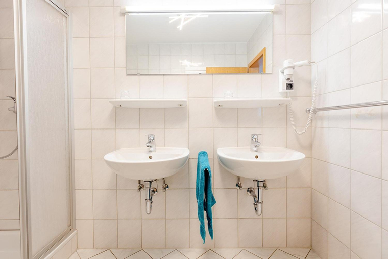 Bathroom 2, Waldweg App 3, Aurich