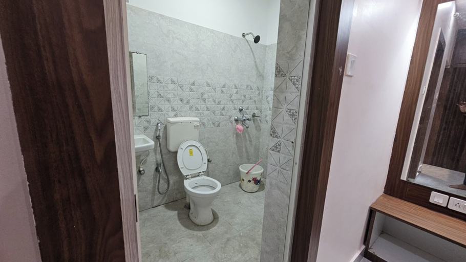 Bathroom 3, Kothari Guest House, Puri