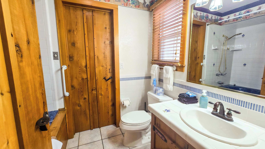 Bathroom 3, Paradise Gruene Cottages, Comal