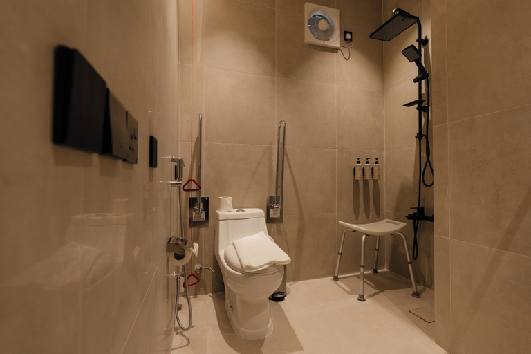 Bathroom 5, Howard Johnson by Wyndham Riyadh Al Nasiriyah, Riyadh