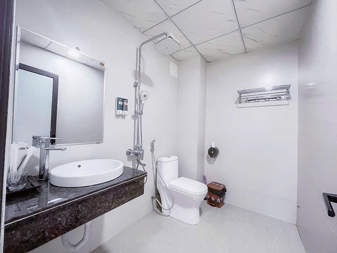 Bathroom 5, XUAN HINH HOTEL, Hạ Long