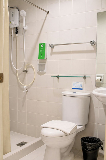 Bathroom, Hotel Pier Cuatro, Cebu City