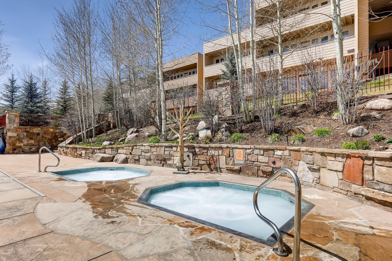 Outdoor spa tub, Sun Vail 34b, 3BD Condo With Vail Mountain Views, Eagle
