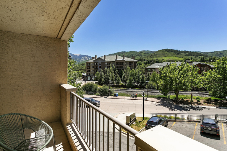 Property grounds 2, Seasons at Avon 228, 3bd, 3BA Condo, Eagle
