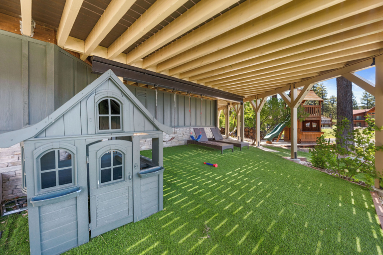 Children's area 3, Emerald Lakefront Chalet, San Bernardino