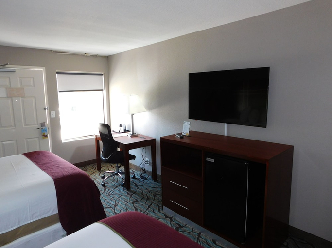 Bedroom 3, Days Inn by Wyndham West Des Moines / Clive, Polk