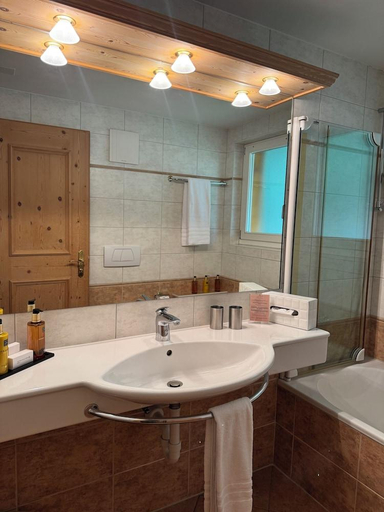 Bathroom 4, Hotel Albatros, Visp