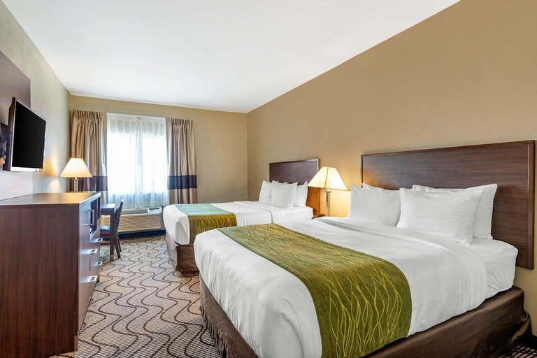 Bedroom 3, Comfort Inn & Suites Orange County John Wayne Airport, Orange