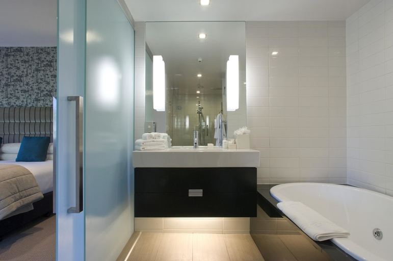 Bathroom 4, The George Christchurch, Christchurch
