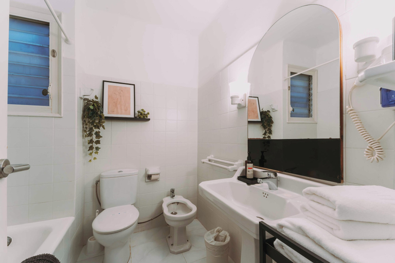 Bathroom 5, Hotel Bell Repos, Girona