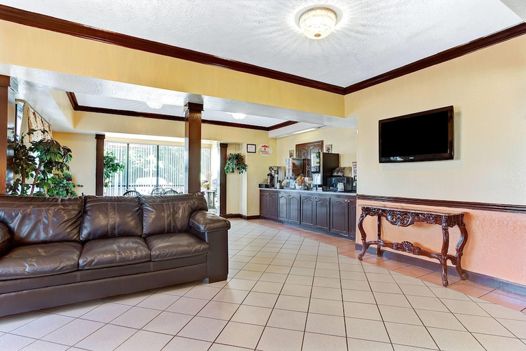 Public Area 2, Super 8 by Wyndham Jackson/Ridgeland, Hinds