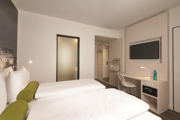 Bedroom 2, Super 8 by Wyndham Mainz Zollhafen, Mainz