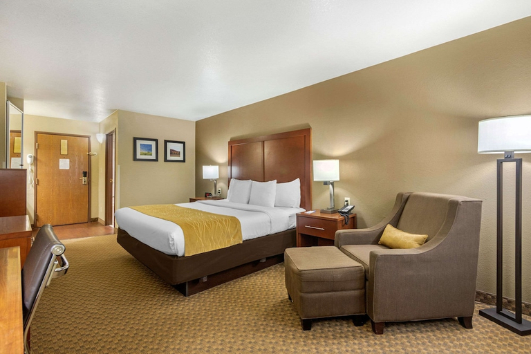 Bedroom 3, Comfort Inn & Suites Springfield I-44, Greene