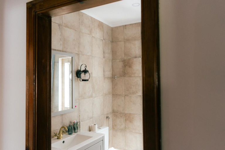 Bathroom 3, Casa da Praia, Almada
