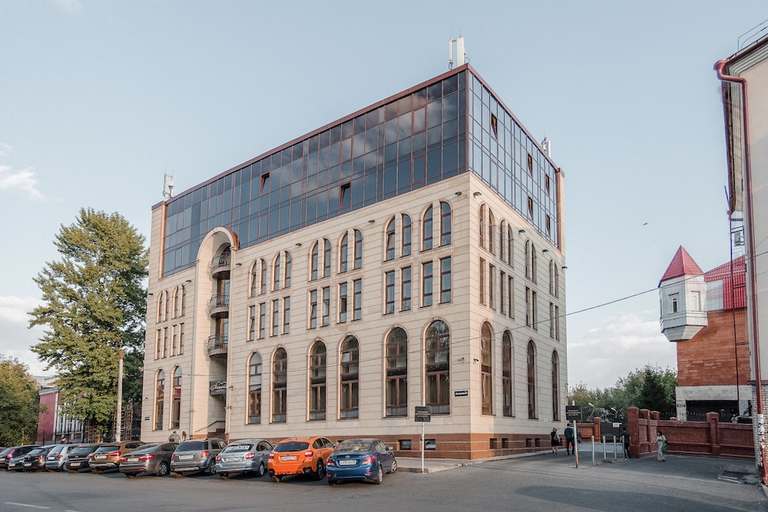 Exterior & Views