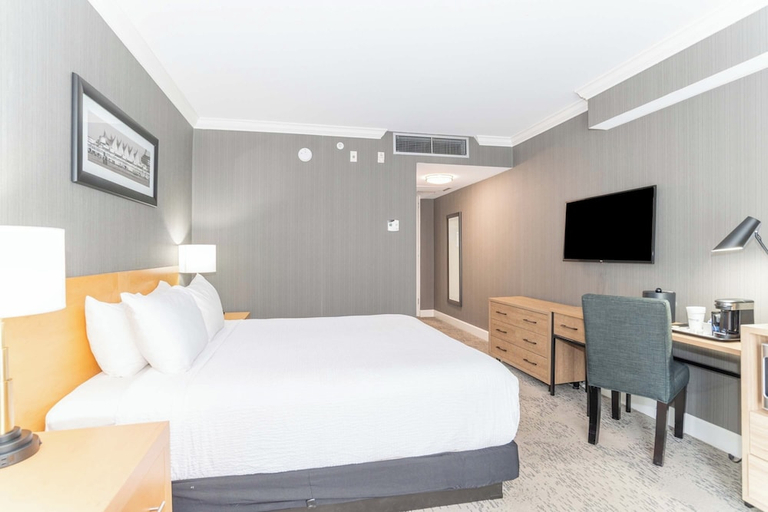 Bedroom 3, Sandman Signature Vancouver Airport Hotel & Resort, Greater Vancouver