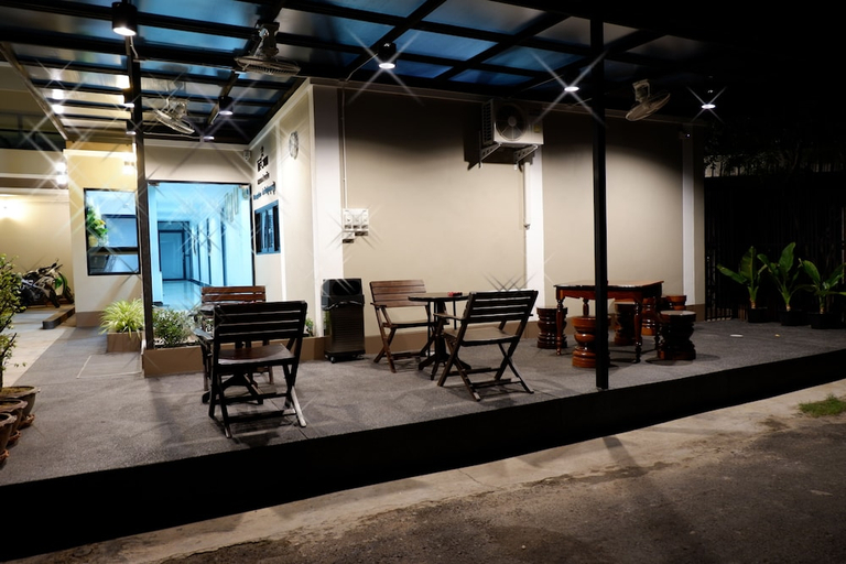 Food & Drinks, The Gun Hotel, Muang Surin