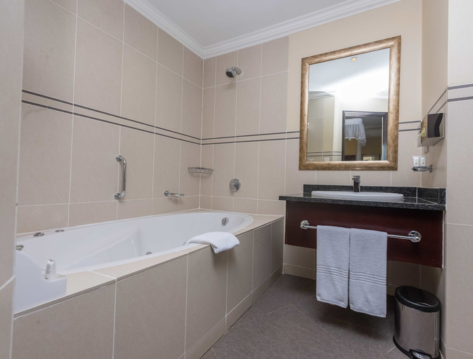 Bathroom 5, Sunbird Mount Soche Hotel, Blantyre City