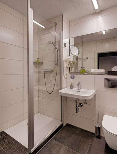 Bathroom 2, Hotel Central Hof, Hof