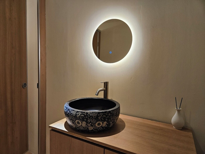 Bathroom 4, 82 Capsule Hotel, Mapo