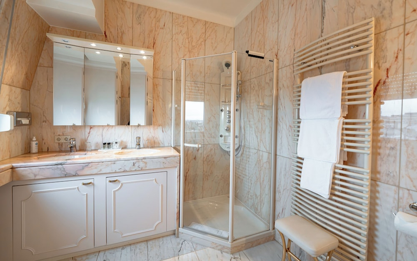 Bathroom 4, Grand Hotel Cravat, Luxembourg
