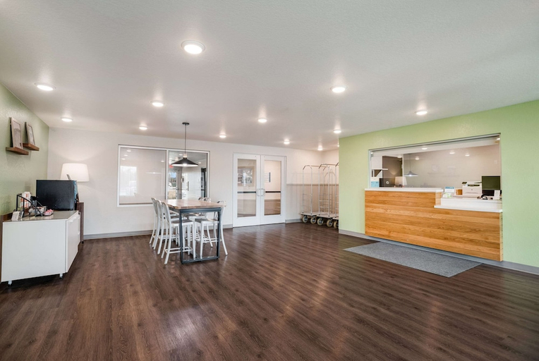 Public Area 2, WoodSpring Suites Sulphur - Lake Charles, Calcasieu