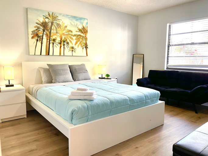 Room 5, Sarasota Family Home Private Heated Pool Relax, Manatee