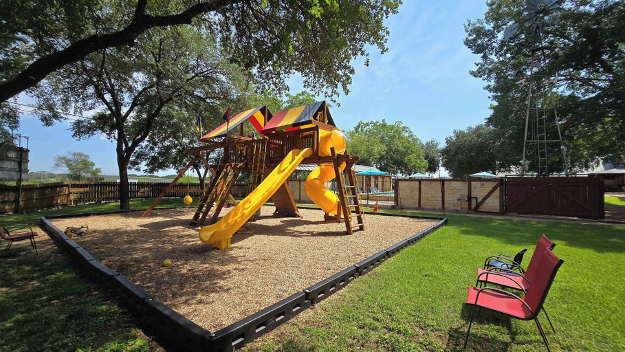 Children's area 3, Luckenbach Gruene Cottages, Comal