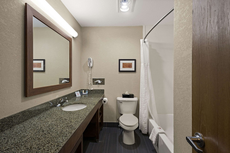 Bathroom 4, Comfort Inn Huntington Near University, Huntington