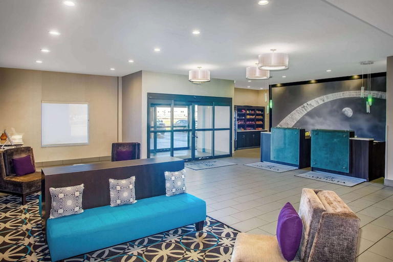Public Area 2, La Quinta Inn & Suites by Wyndham Pontoon Beach, Madison