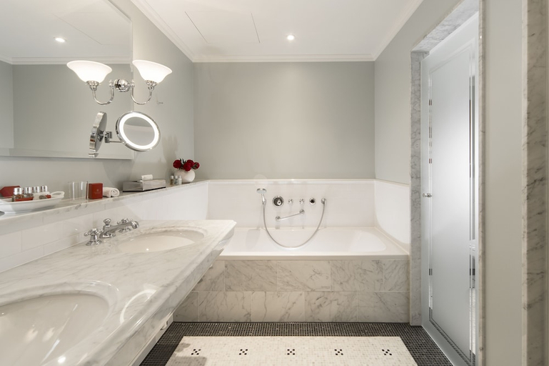 Bathroom 4, Schlosshotel Kronberg - Hotel Frankfurt, Hochtaunuskreis