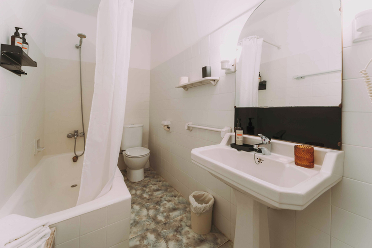 Bathroom 5, Hotel Bell Repos, Girona