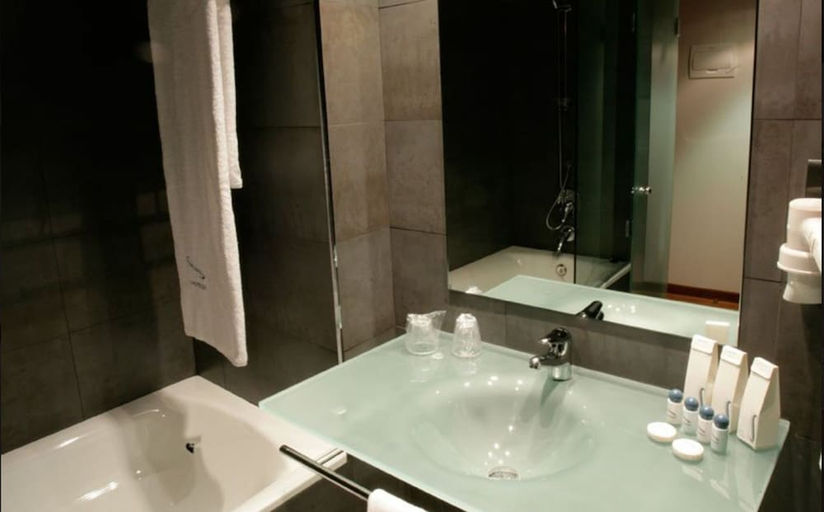 Bathroom 4, Hotel Europa, Zaragoza