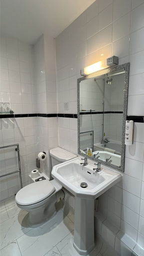 Bathroom, Best Western Andover Hotel, Hampshire