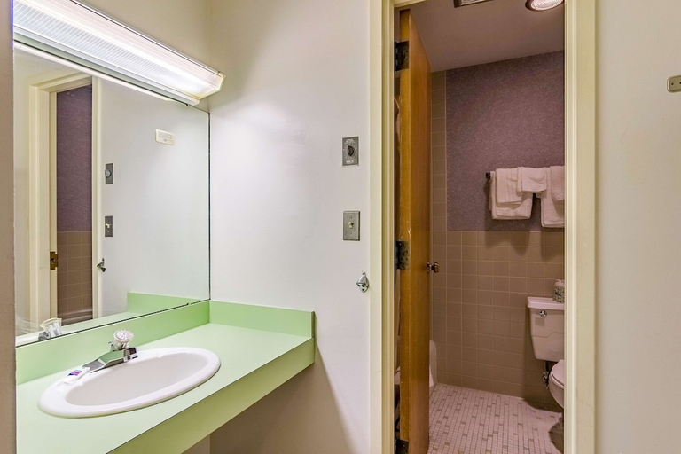 Bathroom 5, Motel 6 Grand Rapids, MI - Northeast, Kent