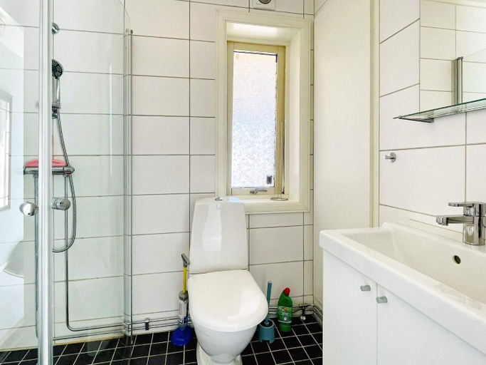 Bathroom 2, person holiday home in DALS ROSTOCK, Mellerud