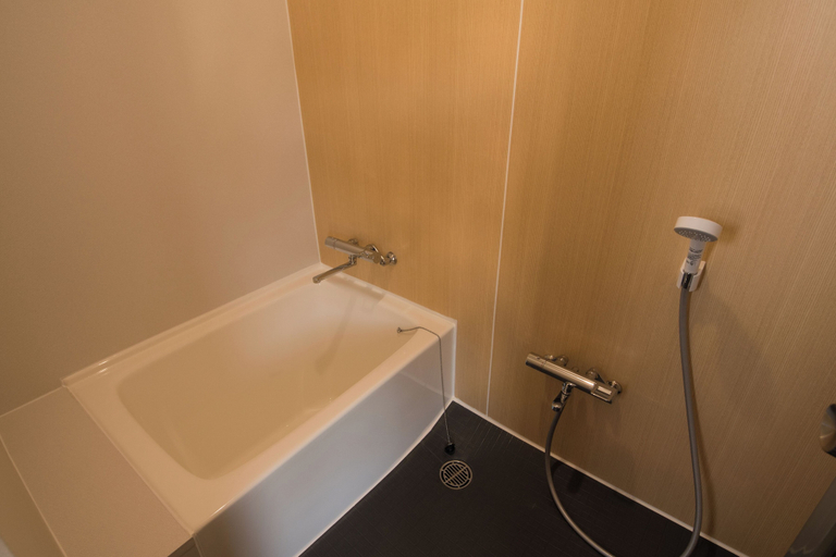 Bathroom 5, Ito Kowakien, Itō