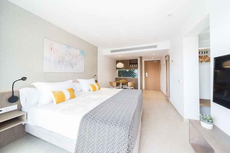 Bedroom 3, Inturotel Esmeralda Park, Baleares